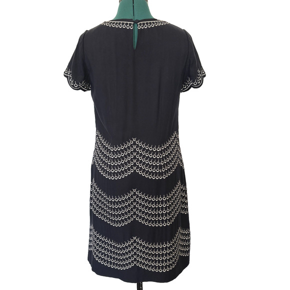 Boden Navy Blue White Embroidered Shift Dress Short Scalloped Sleeve Size 4 Long - Picture 5 of 11